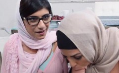 Arab Stepmom And Teen Daughter Suck Bfs Huge Cock Together