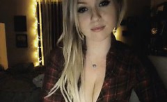 Insatiable blonde heartbreaker experiments with teasing the
