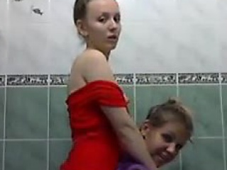 Teen Orgasms With Shower Head On Webcam