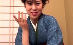 Chinatsu Nakano doing her hair - More at hotajp.com